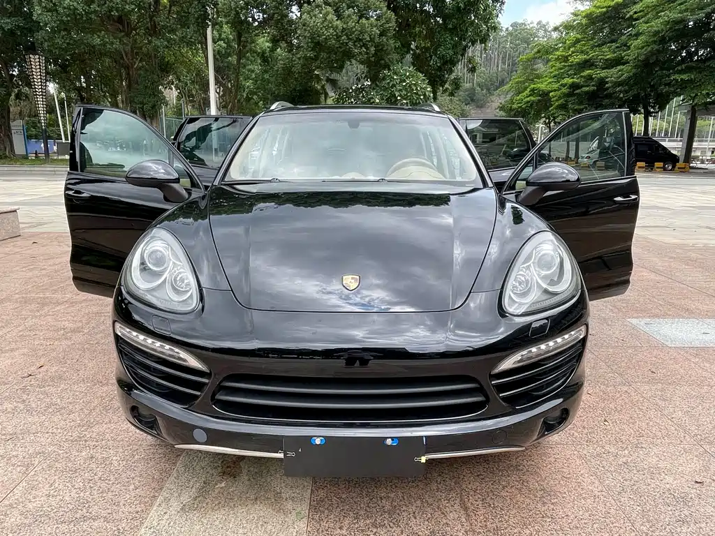 Porsche Cayenne — миниатюра 10