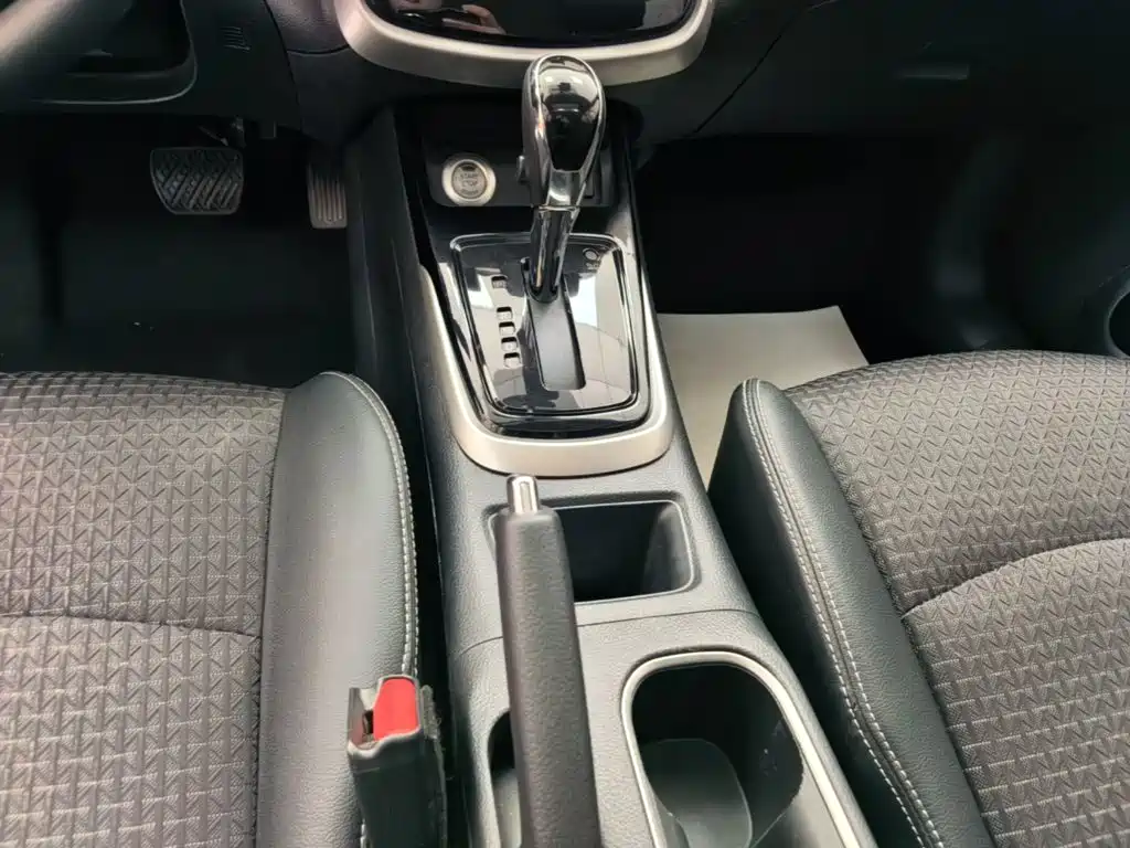 Nissan Tiida — миниатюра 14