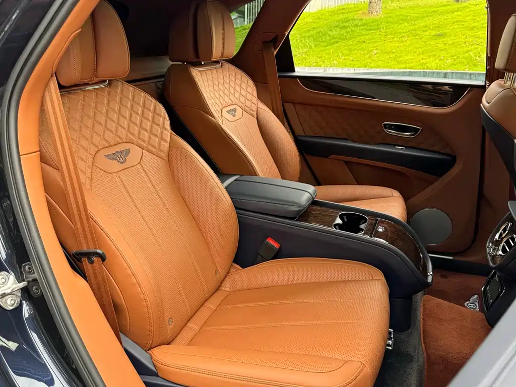 Bentley Bentayga PHEV — миниатюра 13
