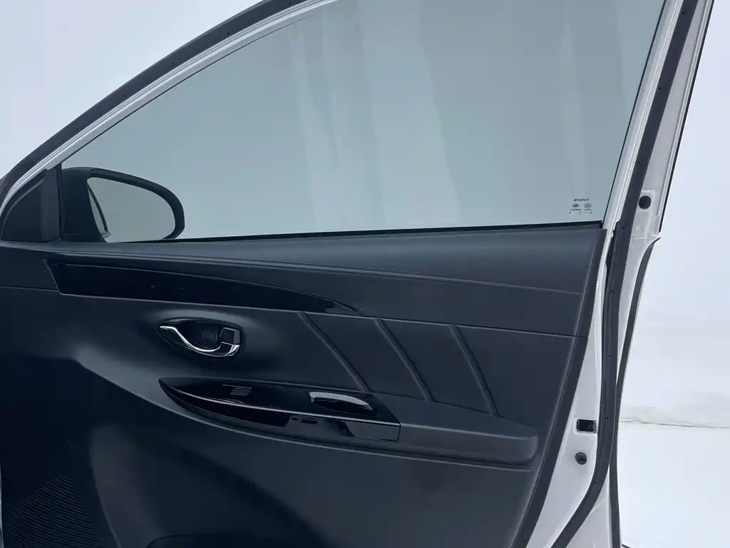Toyota Yaris L — миниатюра 22