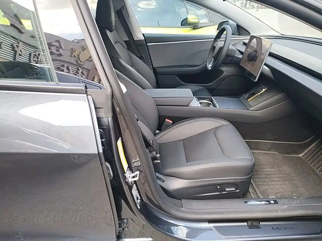 Tesla Model 3 — миниатюра 25