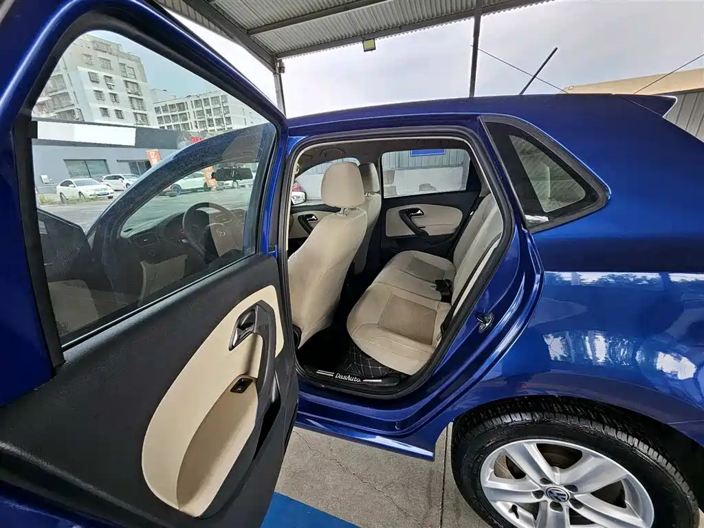 Volkswagen Polo 2011 1.4L AT