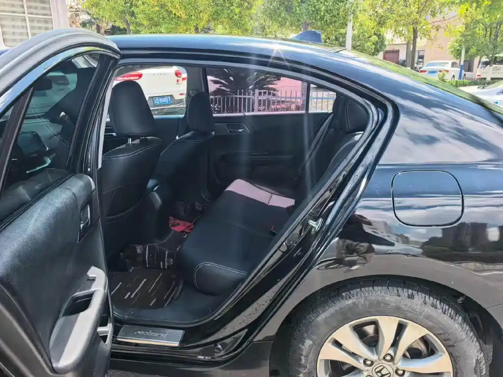 Honda Accord — миниатюра 5