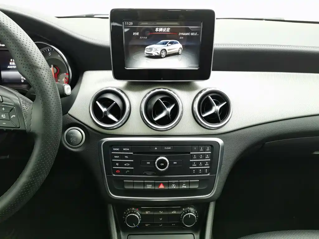 Mercedes-Benz GLA — миниатюра 12