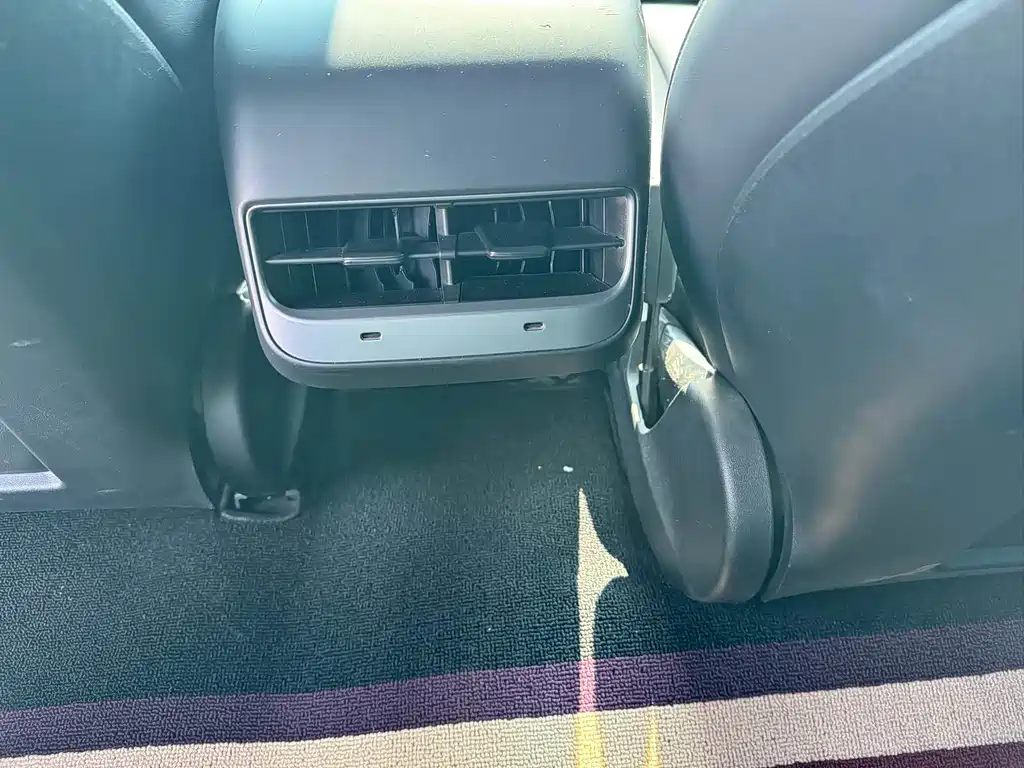 Tesla Model 3 — миниатюра 14