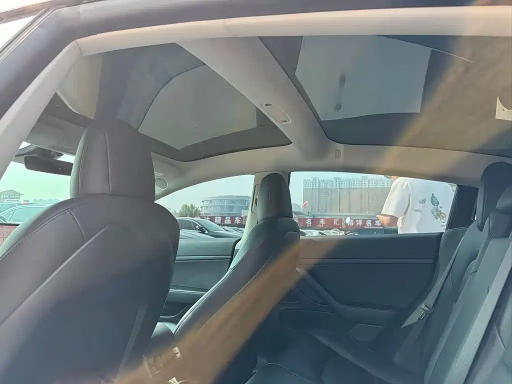 Tesla Model 3 — миниатюра 13