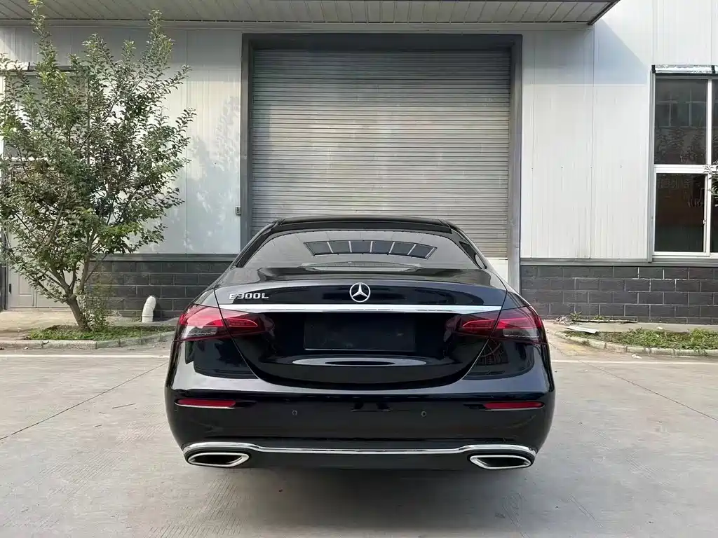 Mercedes-Benz E-Class — миниатюра 8