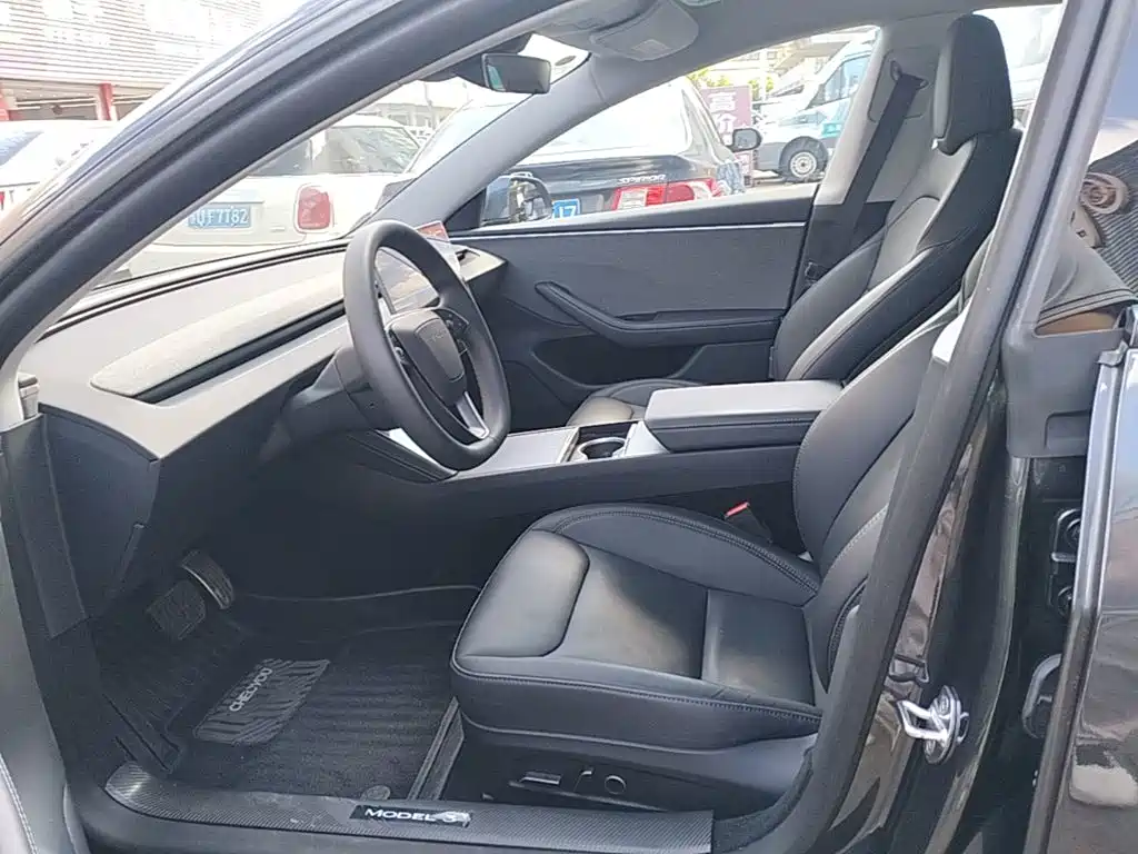 Tesla Model 3 — миниатюра 15