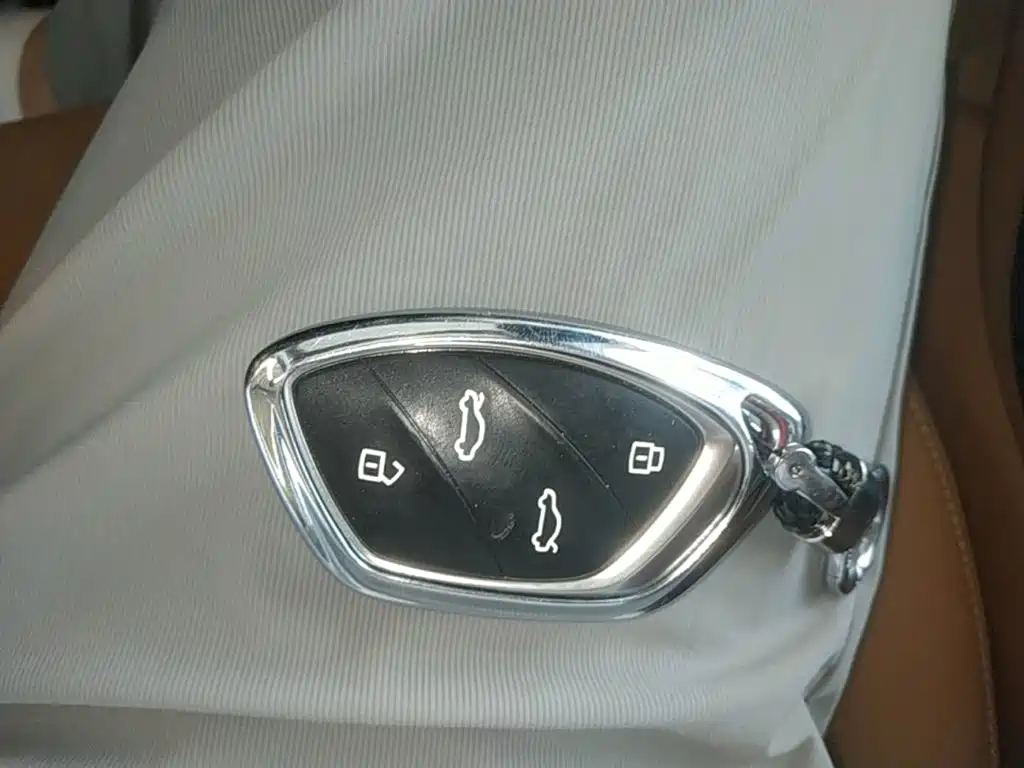 Roewe MARVEL X — миниатюра 9