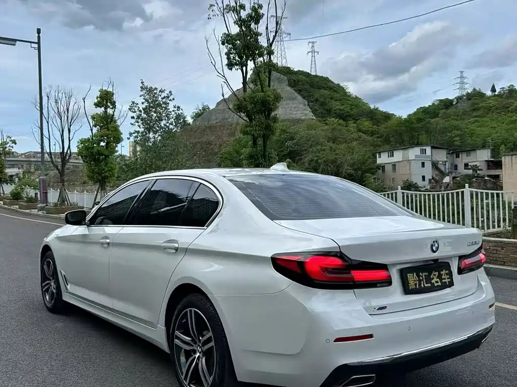BMW 5 Series — миниатюра 4