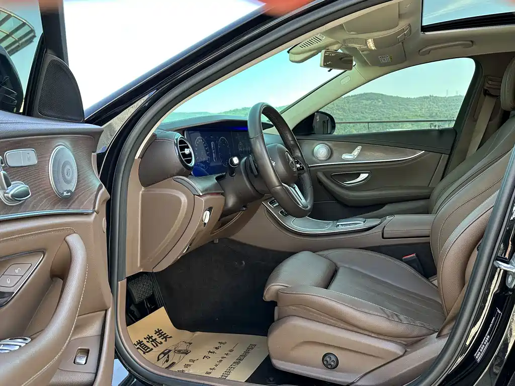 Mercedes-Benz E-Class — миниатюра 4
