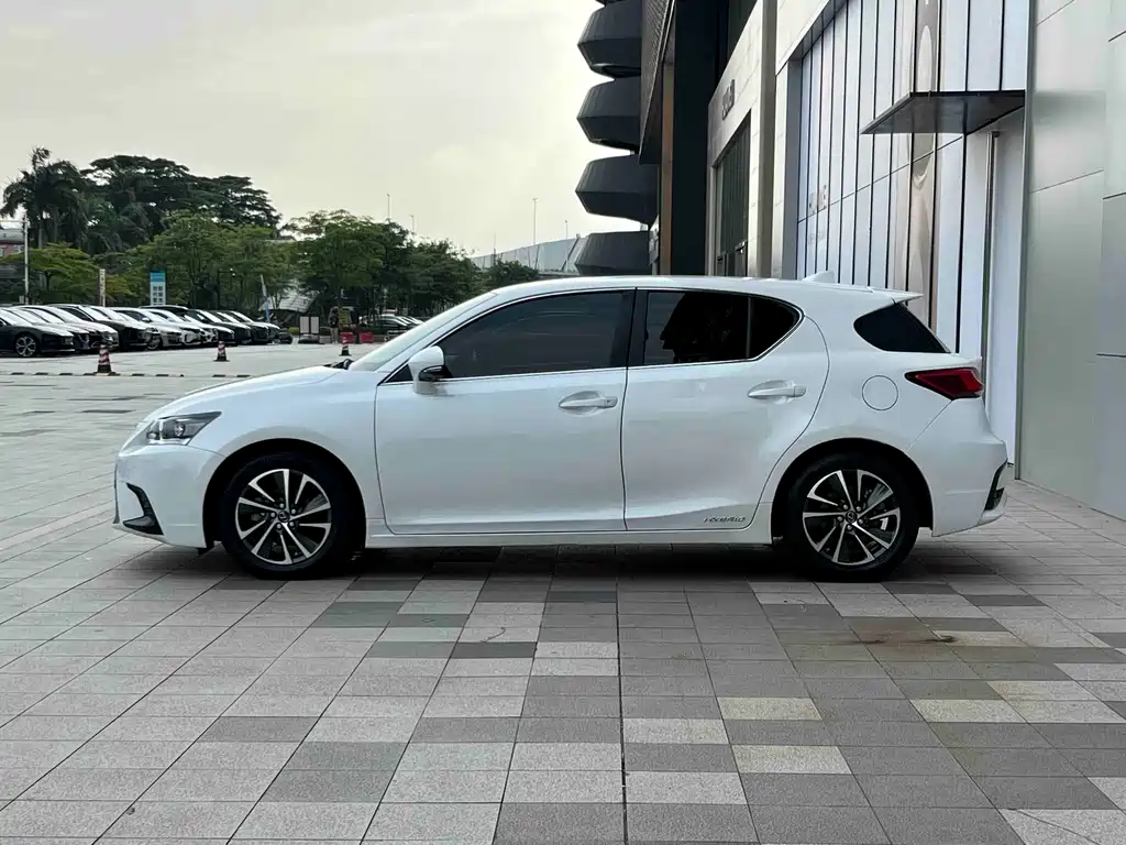 Lexus CT 2017 CT200h Elite V