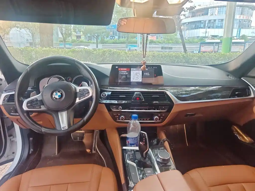 BMW 5 Series — миниатюра 13