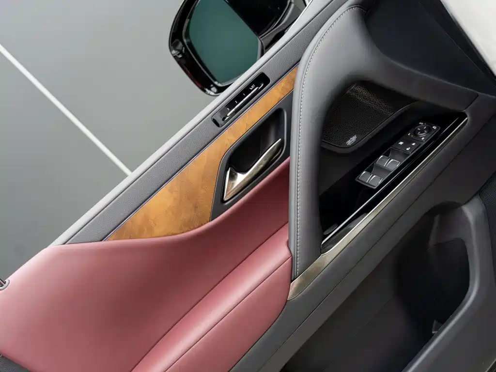 Lexus LX — миниатюра 8