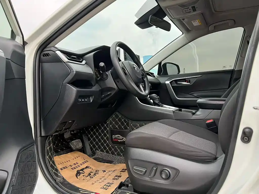 Toyota RAV4 — миниатюра 7
