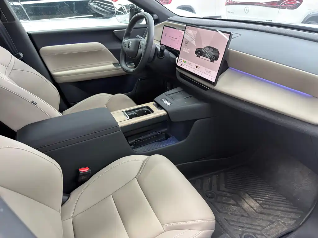 Volvo XC70 PHEV — миниатюра 10