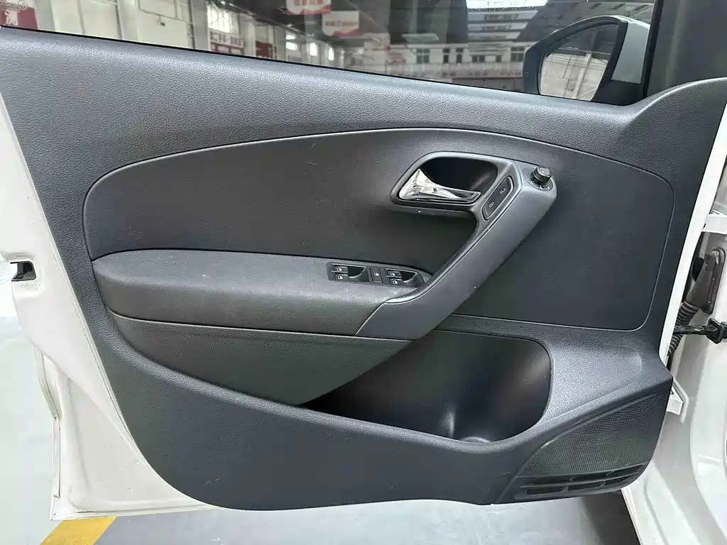 Volkswagen Polo — миниатюра 8