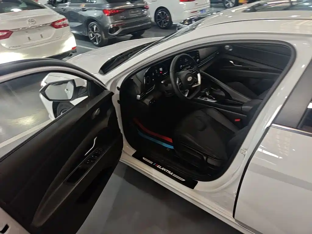 Hyundai Elantra — миниатюра 16