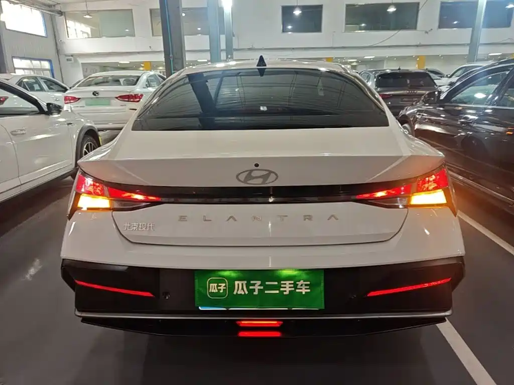 Hyundai Elantra — миниатюра 6