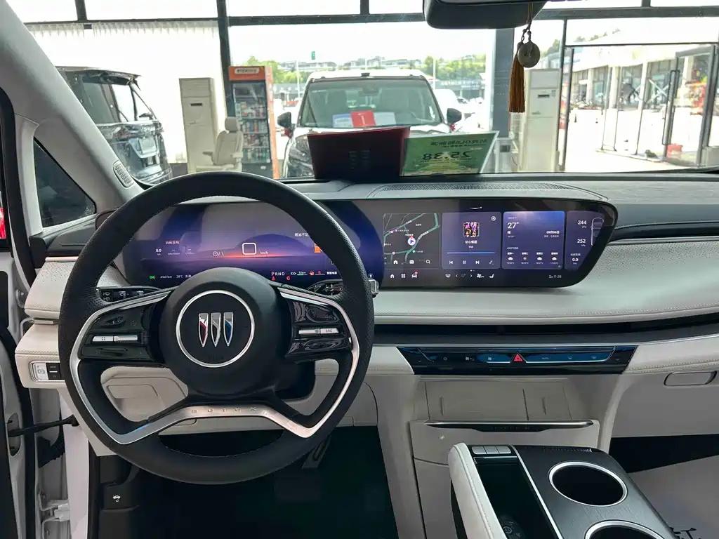 Buick GL8 Hybrid — миниатюра 11