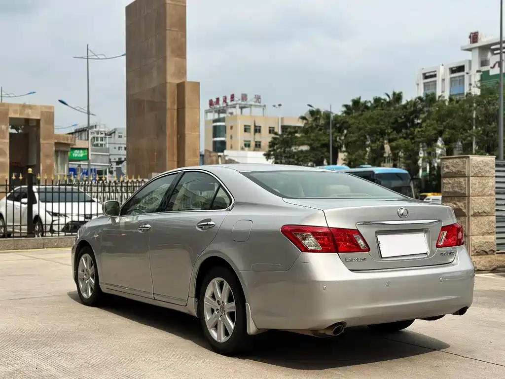Lexus ES — миниатюра 4