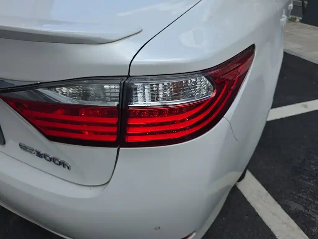 Lexus ES — миниатюра 8