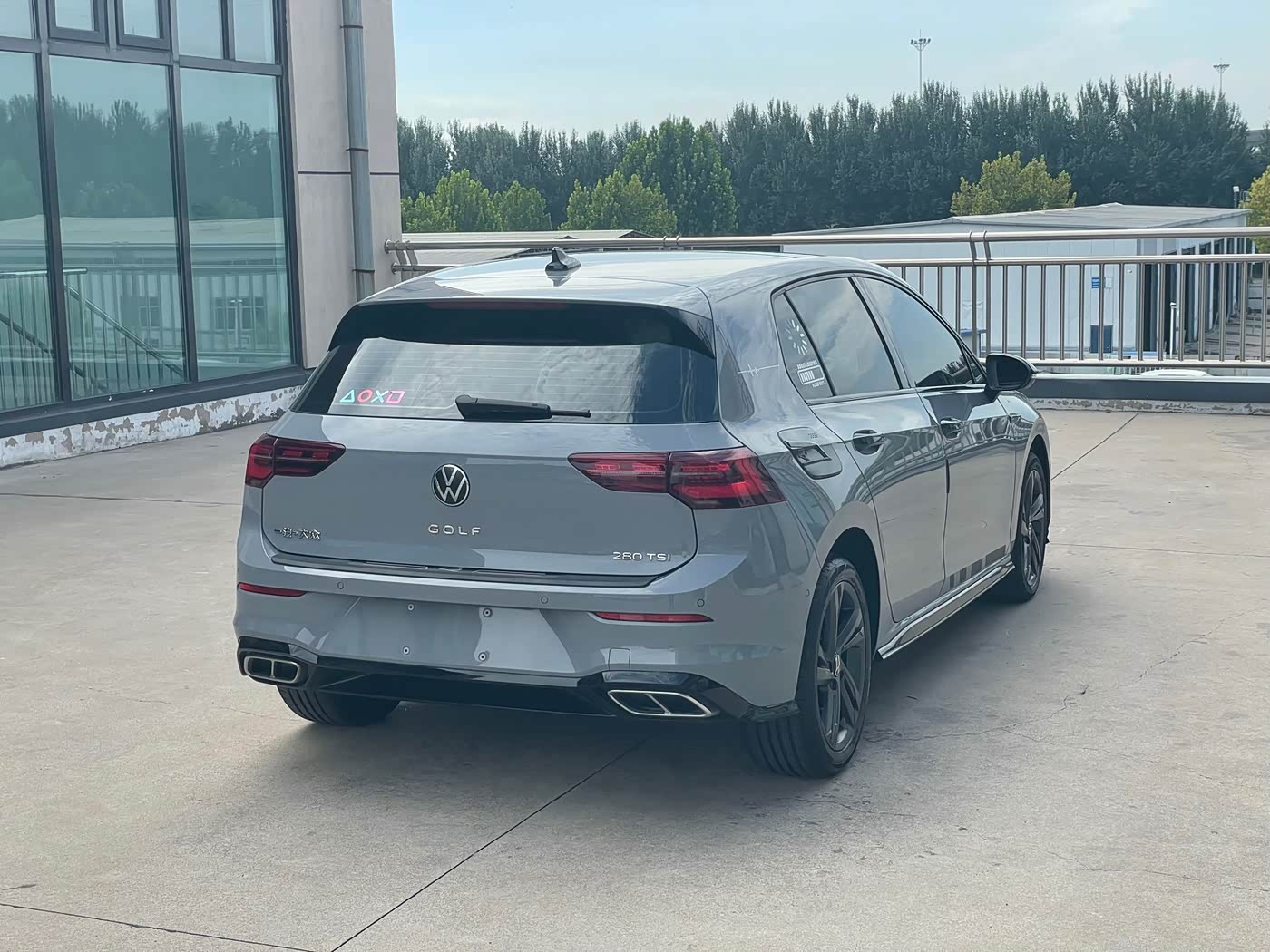 Volkswagen Golf 1.4 л 2023 г. Серебристо-серый, пробег 16000 км