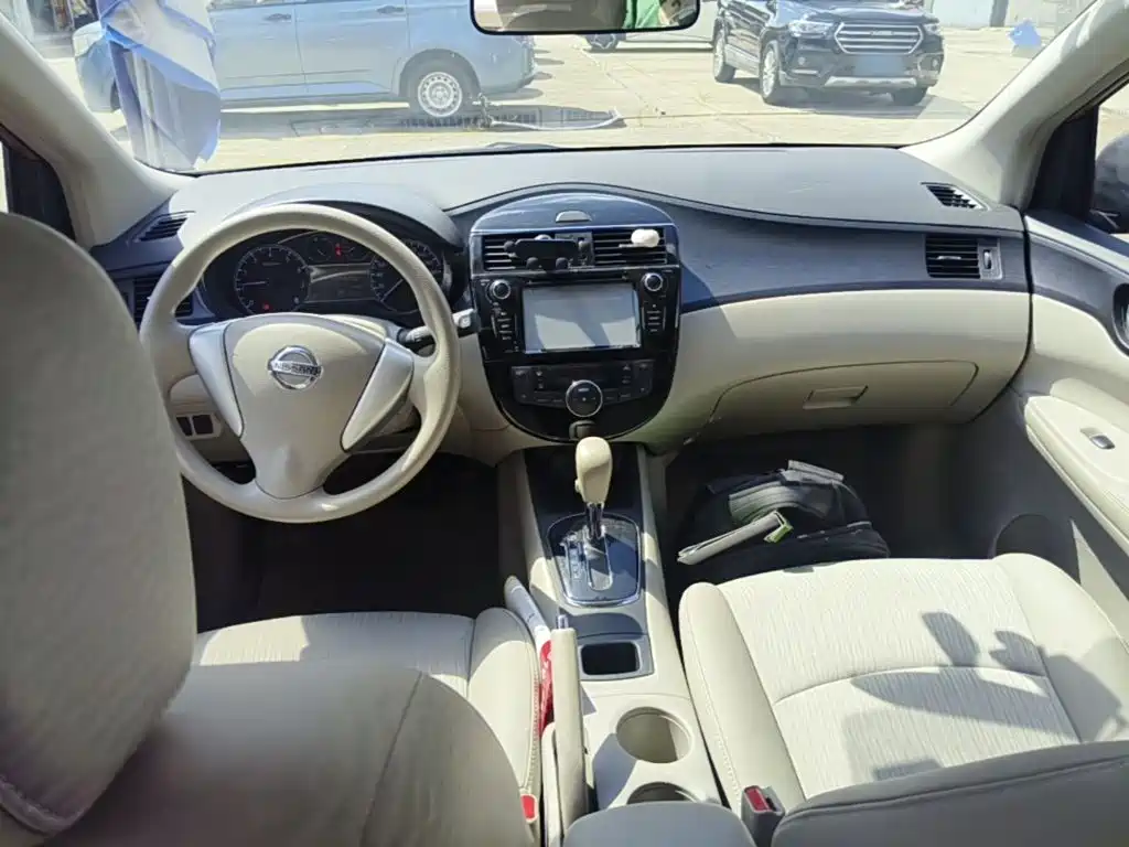 Nissan Tiida — миниатюра 10