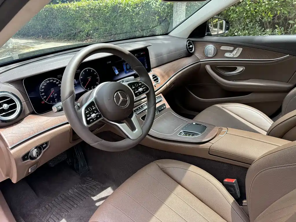 Mercedes-Benz E-Class — миниатюра 6
