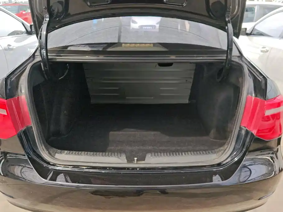 Volkswagen Jetta — миниатюра 4