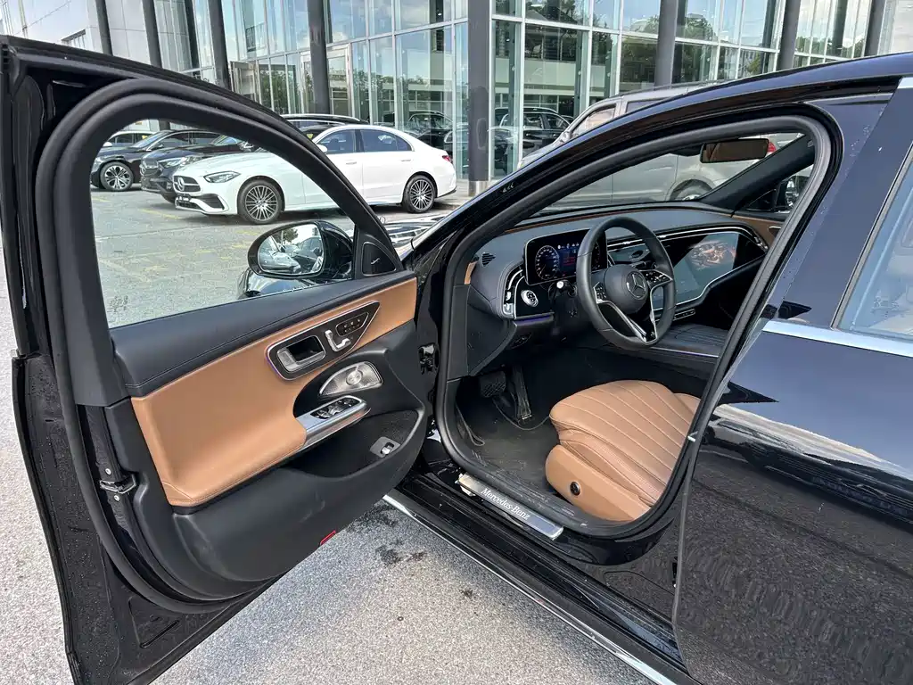 Mercedes-Benz E-Class — миниатюра 8