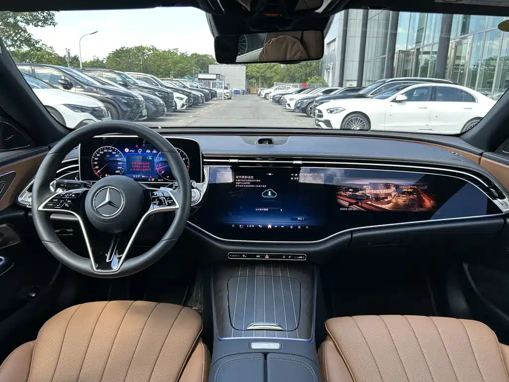 Mercedes-Benz E-Class — миниатюра 13