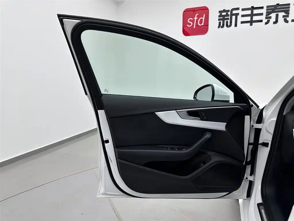 Audi A4L 2023 40 TFSI Fashion