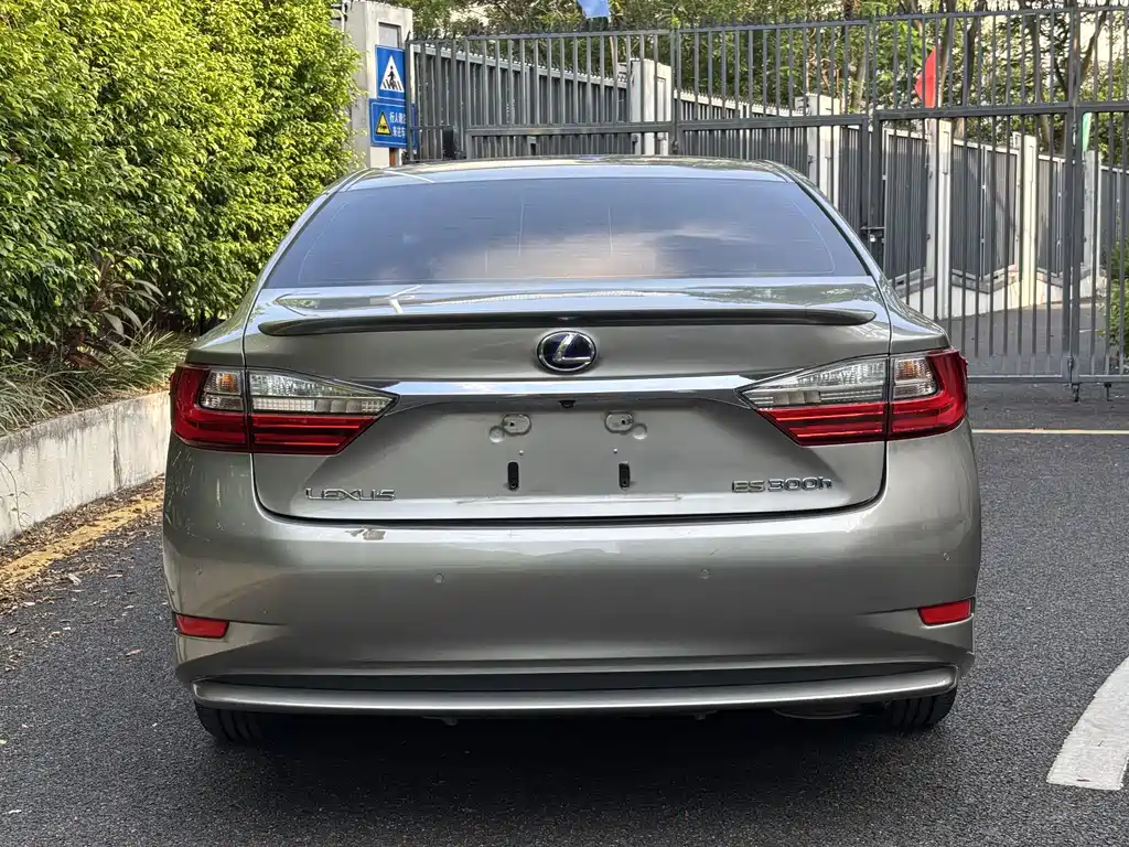 Lexus ES — миниатюра 5