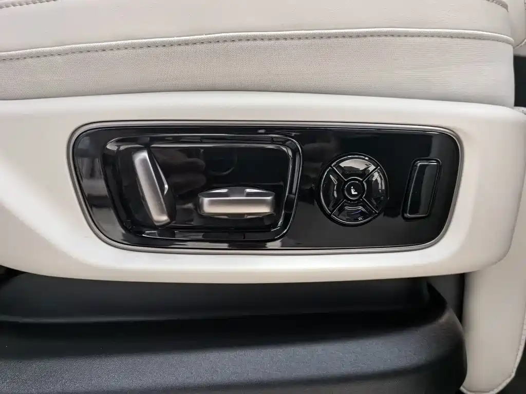 Li Auto Li MEGA — миниатюра 13