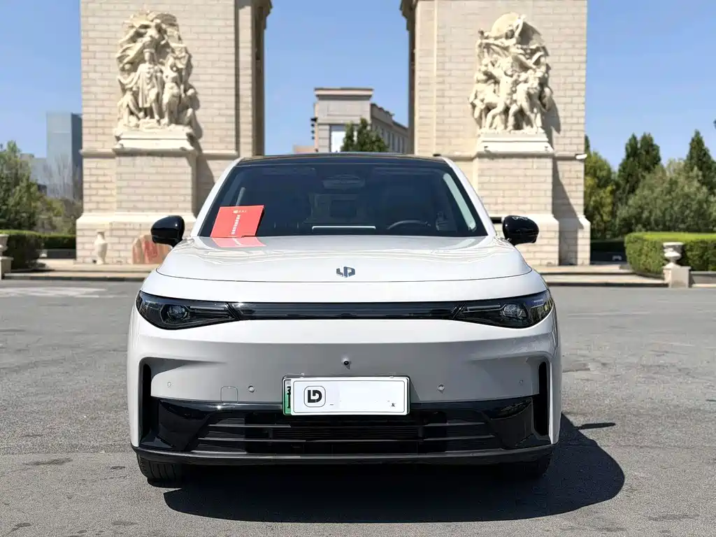 Leapmotor Leapmotor C10 — миниатюра 2