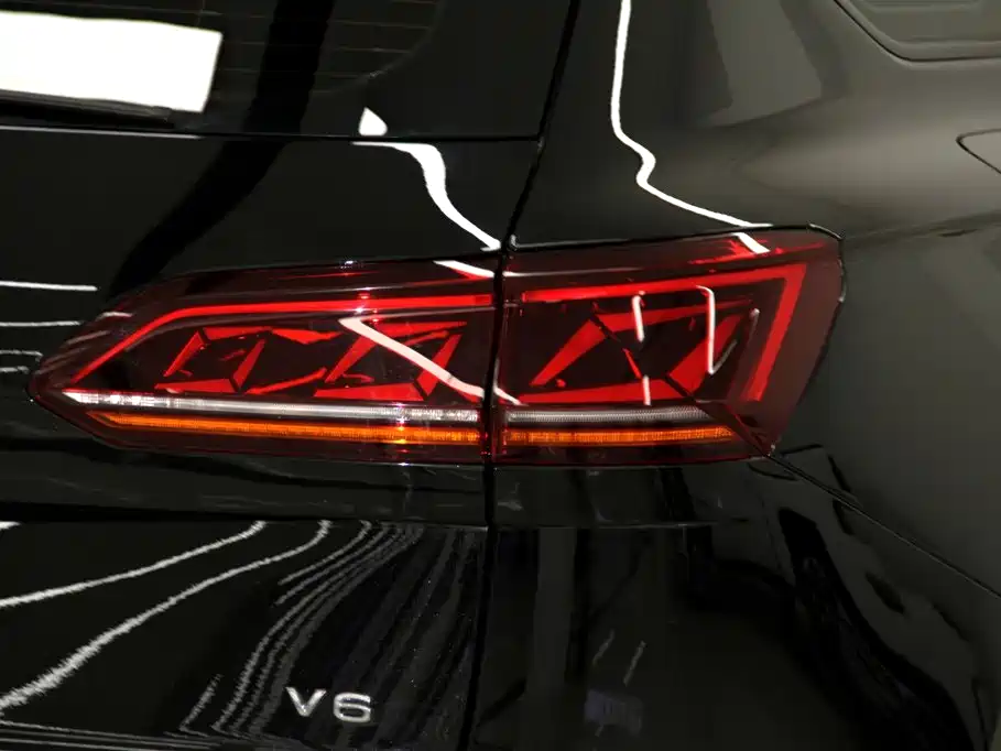 Volkswagen Touareg — миниатюра 32