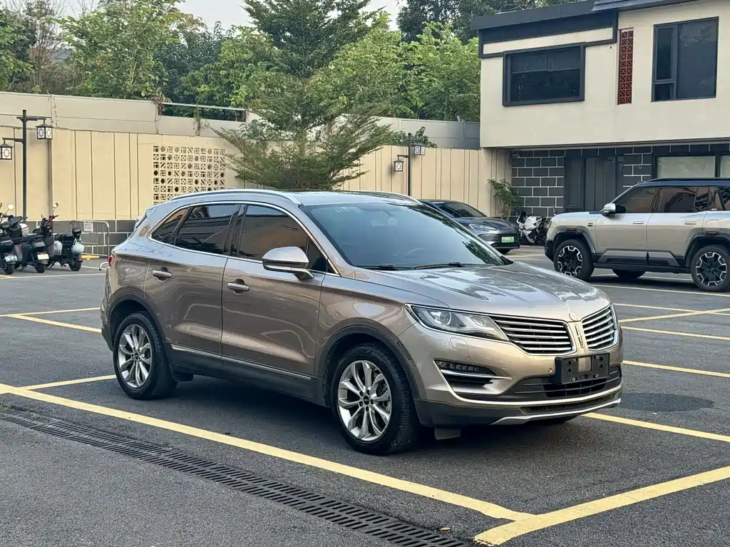Lincoln MKC — миниатюра 4