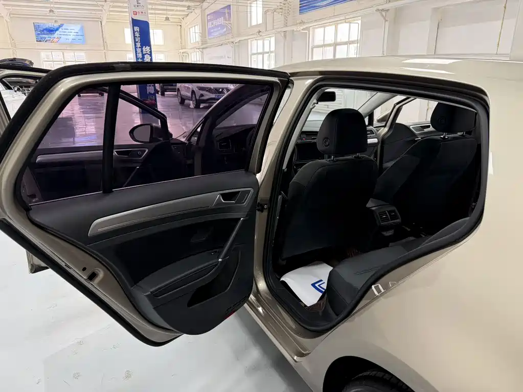 Volkswagen Golf — миниатюра 12