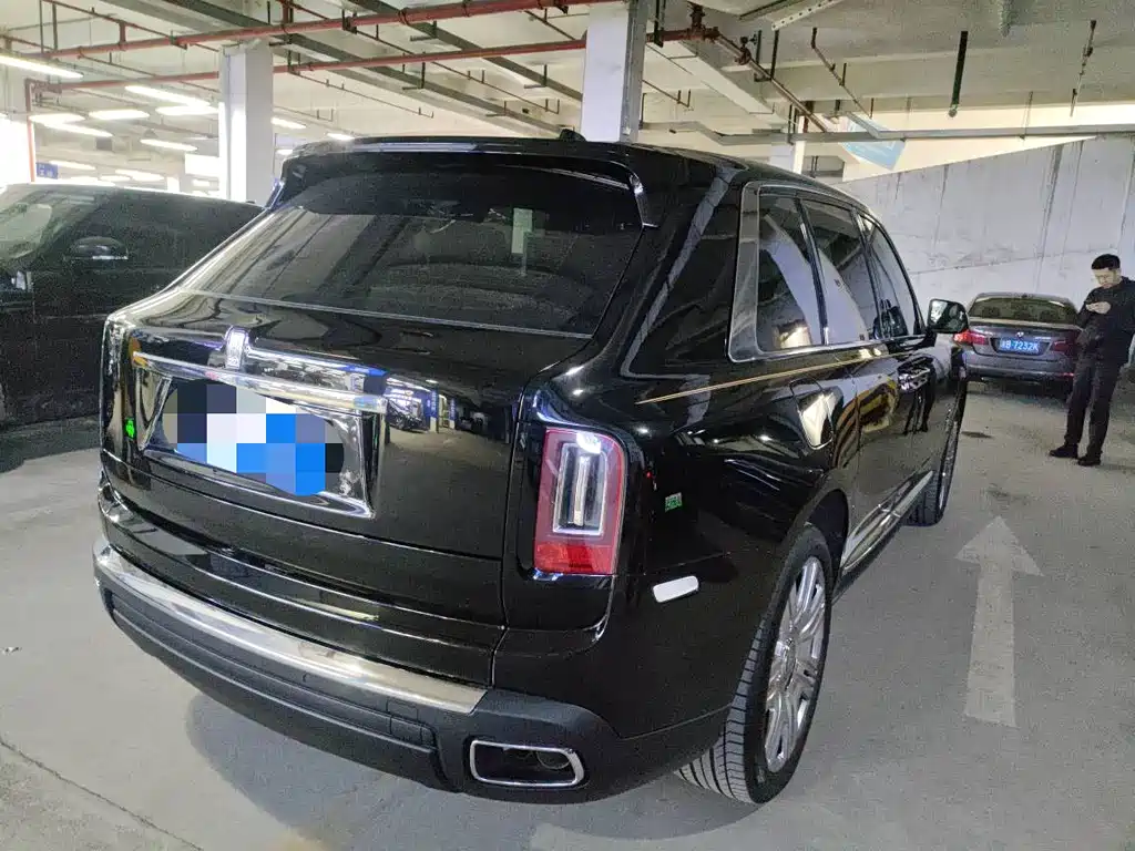 Rolls-Royce Cullinan 2018 мест