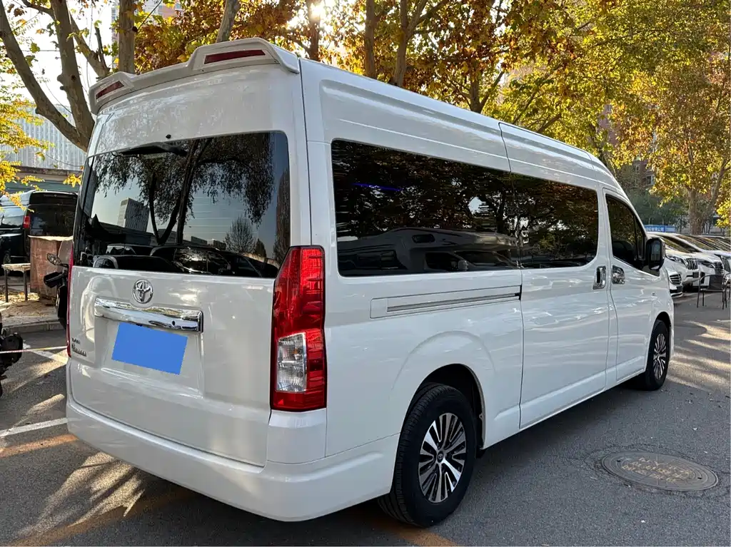 Toyota HiAce 2021 3.5L