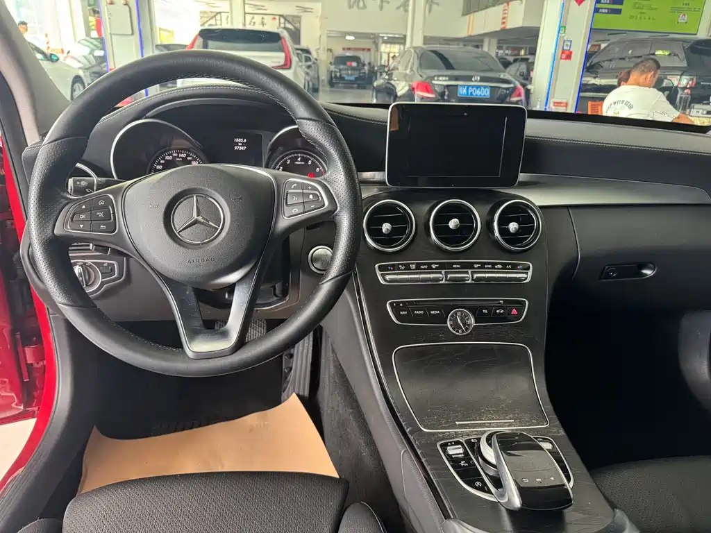 Mercedes-Benz C-Class — миниатюра 6