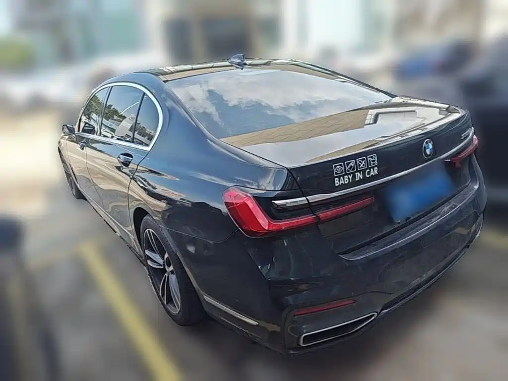 BMW 7 Series — миниатюра 7