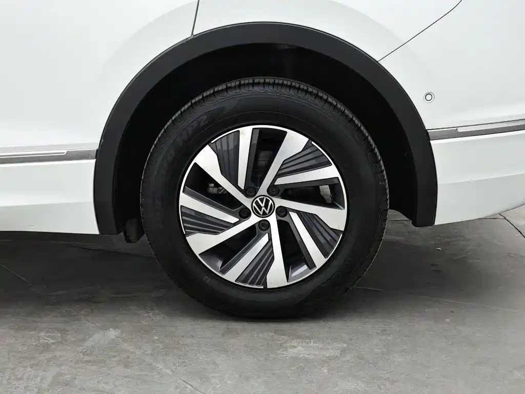 Volkswagen Tiguan L PHEV — миниатюра 9