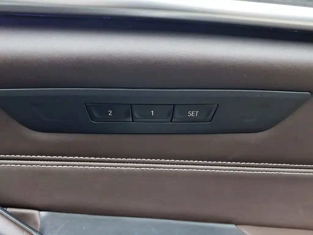 BMW 5 Series New Energy Mileage Upgrade Edition 530Le Pioneer Edition, фото 19