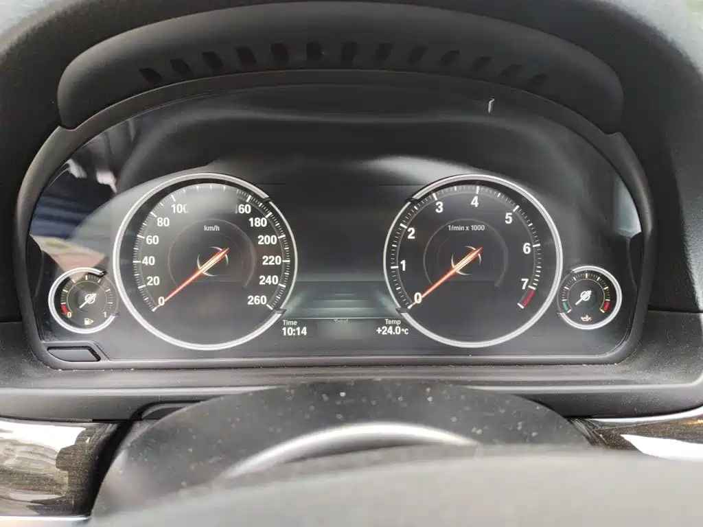 BMW 5 Series — миниатюра 4