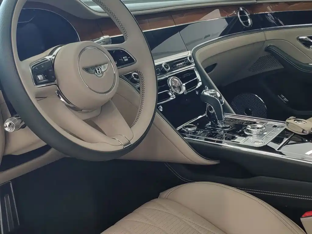 Bentley Flying Spur PHEV — миниатюра 7