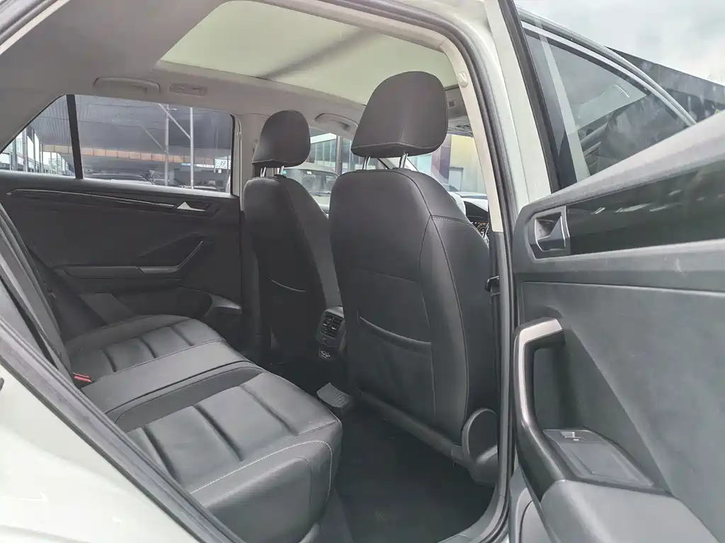 Volkswagen T-Roc — миниатюра 11