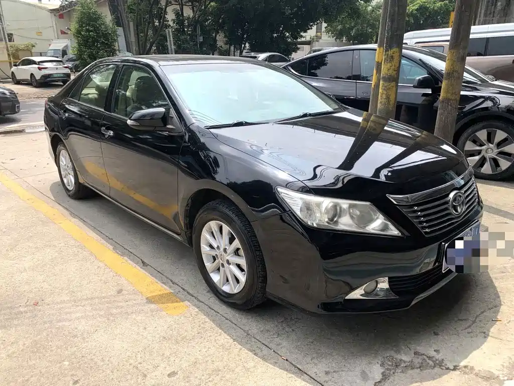 Toyota Camry — миниатюра 3