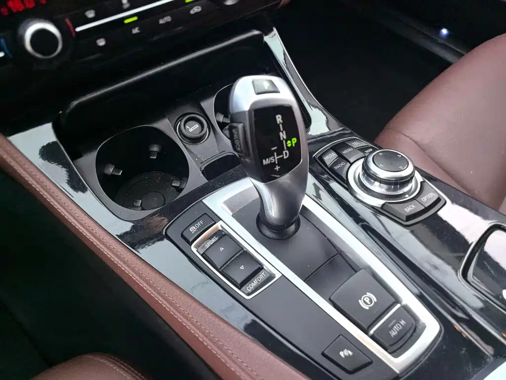 BMW 5 Series — миниатюра 19